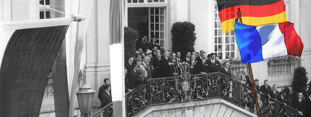 Staatspräsident Charles de Gaulle auf dem Balkon des Bonner Ratshauses, September 1962